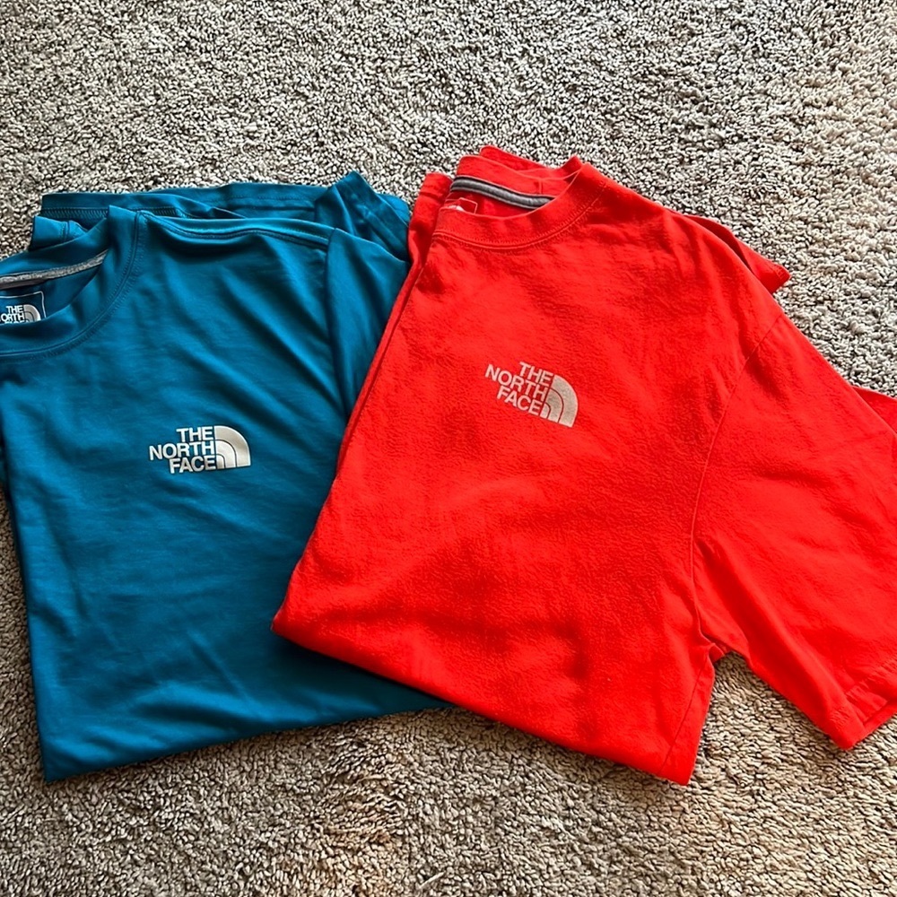 2 men’s north face shirts - size medium